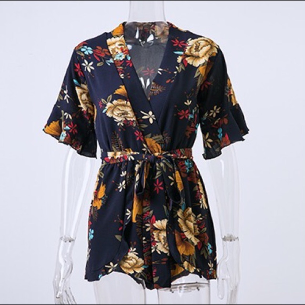 Flirty floral romper playsuit in navy - Picture 2 of 5